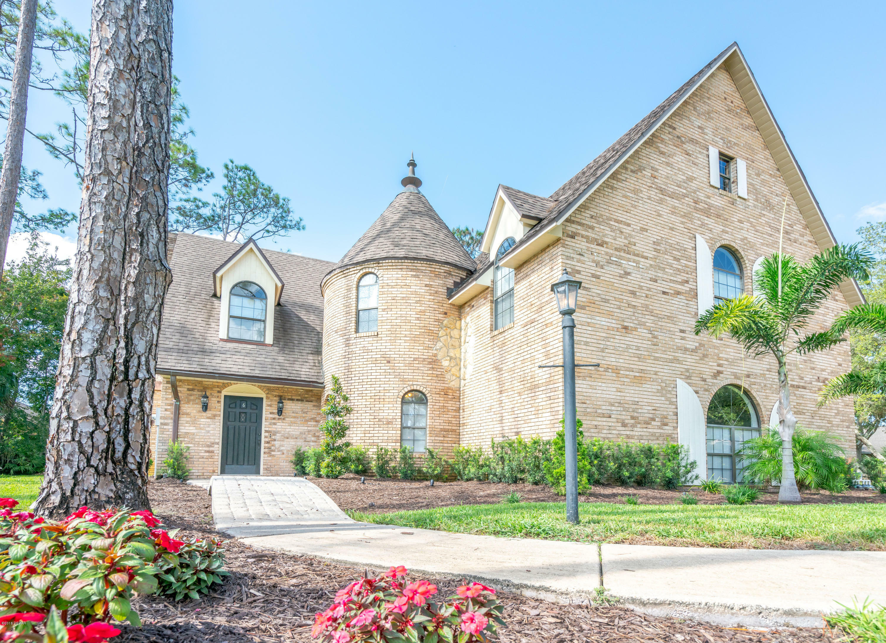 Property Photo: 6 Shadowcreek Way FL 32174