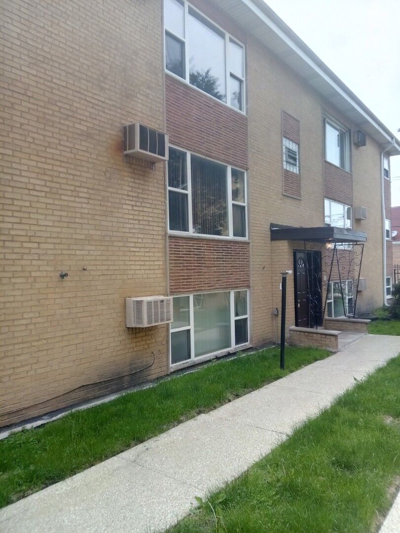 Property Photo:  406 East 109th Street 2S  IL 60628 
