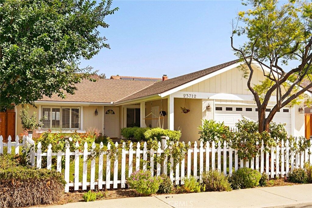 Property Photo:  23712 Calle Hogar  CA 92691 