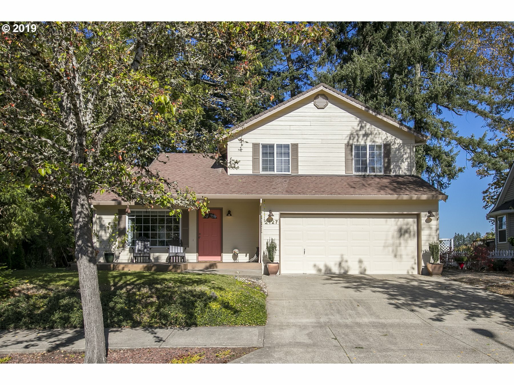 Property Photo: 2127 NE Village Ct OR 97128