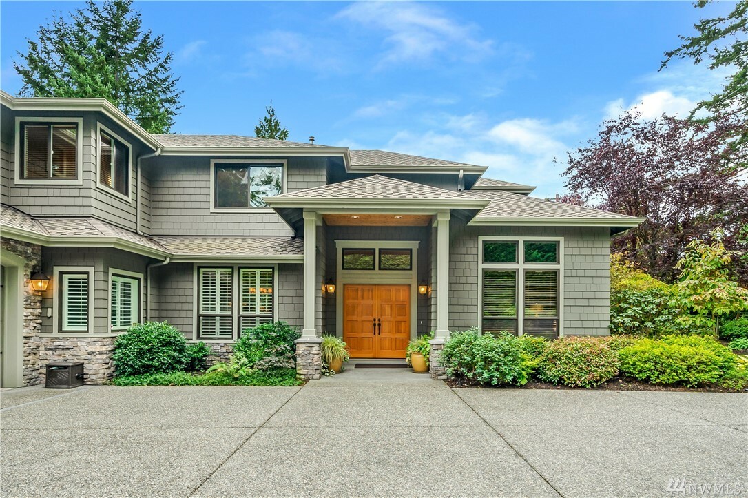 Property Photo:  20507 Maplewood Dr  WA 98026 