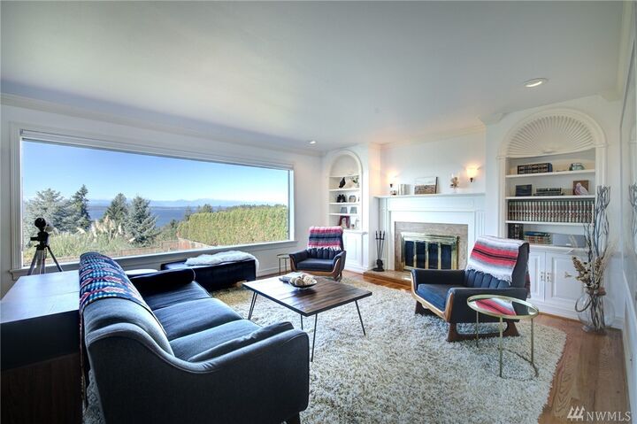 Property Photo:  8825  42nd Avenue SW  WA 98136 