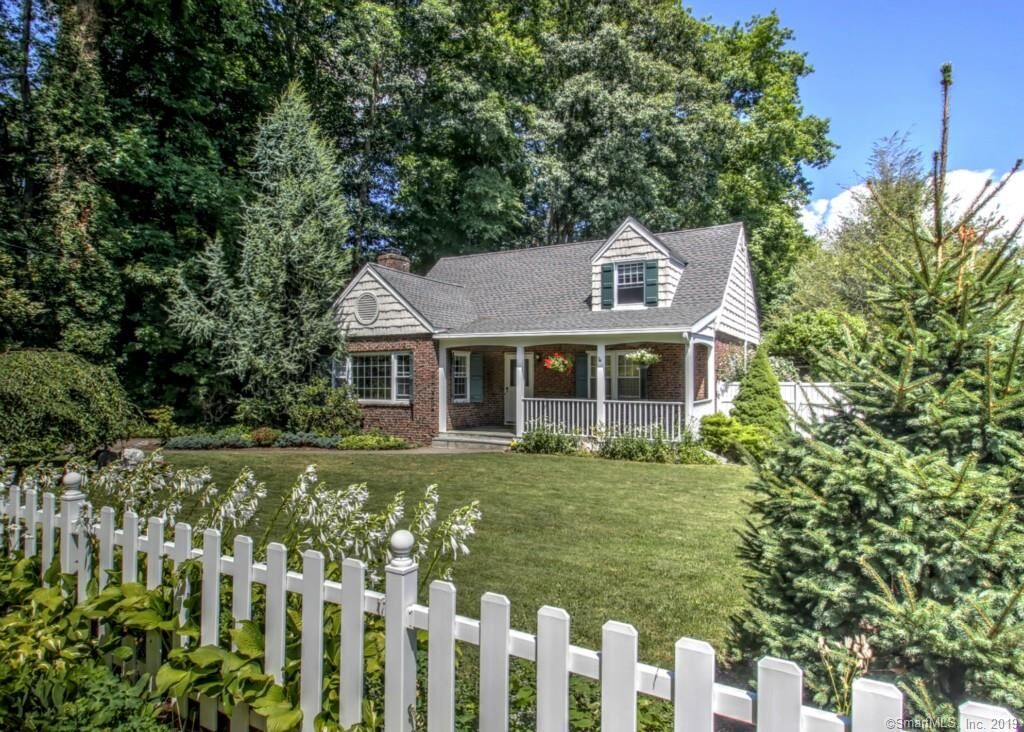 Property Photo: 19 Cedarhurst Lane CT 06461