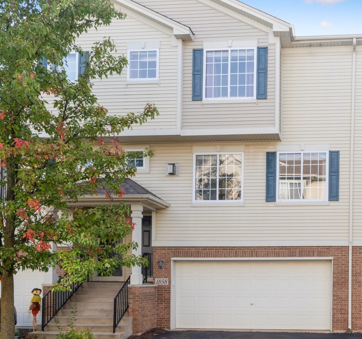 Property Photo:  1858 Fredericksburg Lane 1858  IL 60503 