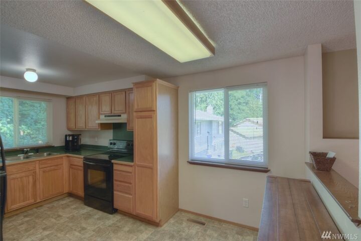 Property Photo: 811 Forrestal Place NE WA 98516