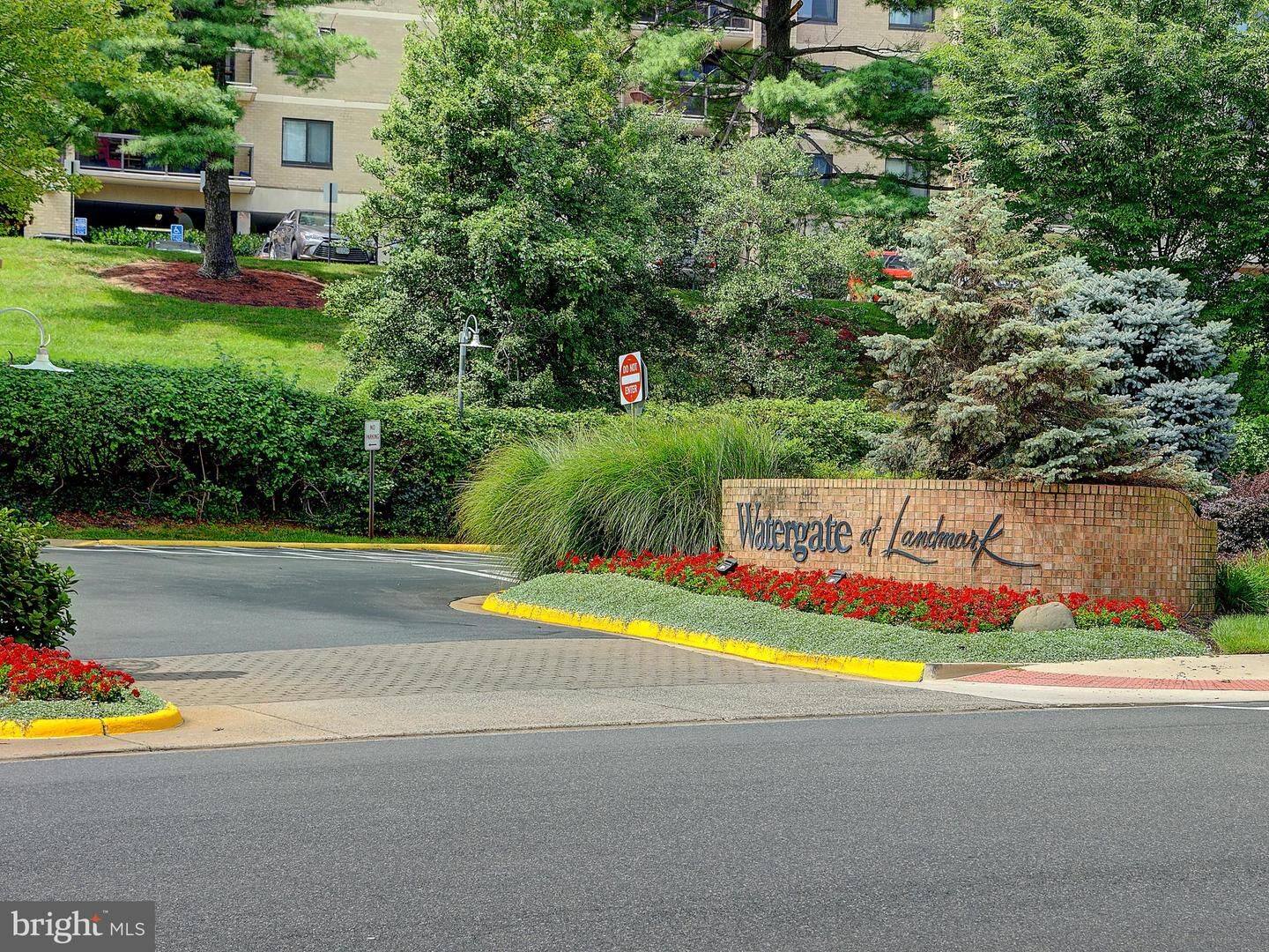 Property Photo:  205 Yoakum Parkway 1218  VA 22304 