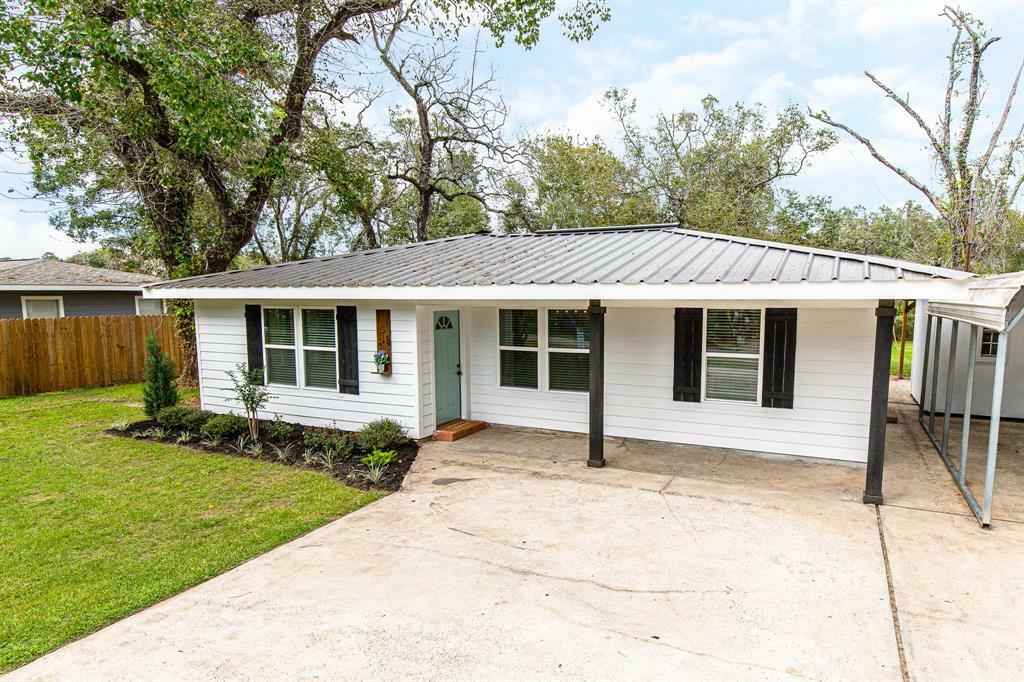 Property Photo:  131 County Road 2364  TX 77575 