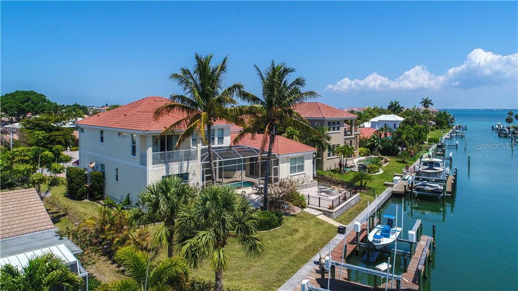 Property Photo: 524 Outrigger Lane FL 34228