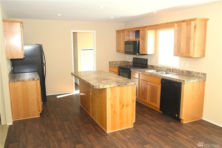 Property Photo: 128 N National Avenue WA 98312