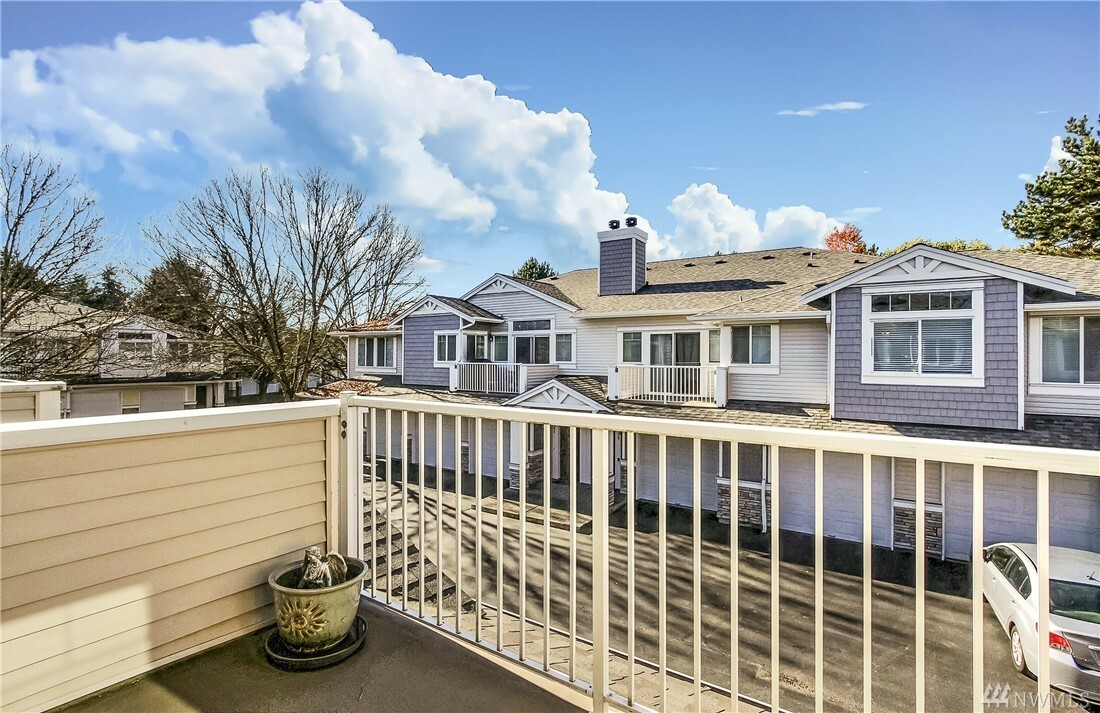 Property Photo: 5816 S 232nd Place 7-3 WA 98032