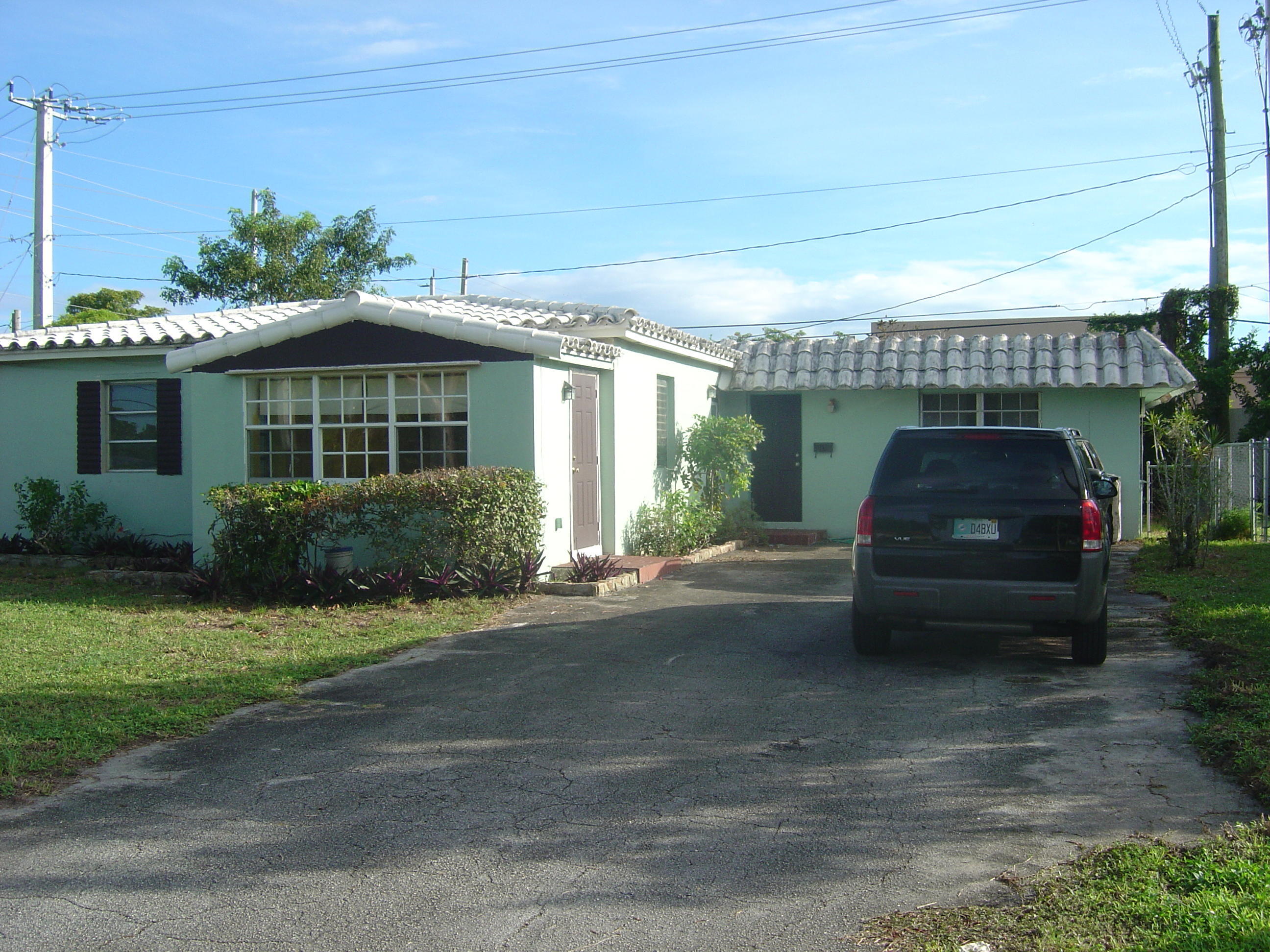 Property Photo: 906 SW 22 Street FL 33315