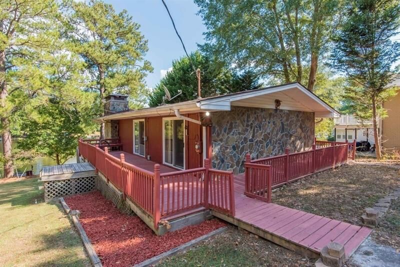Property Photo:  2411 Lakeshore Drive NE   30012 
