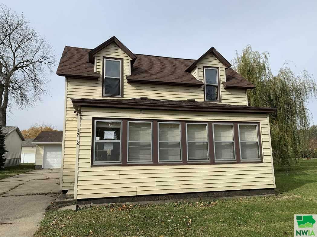 Property Photo:  1212 2nd St  IA 51040 