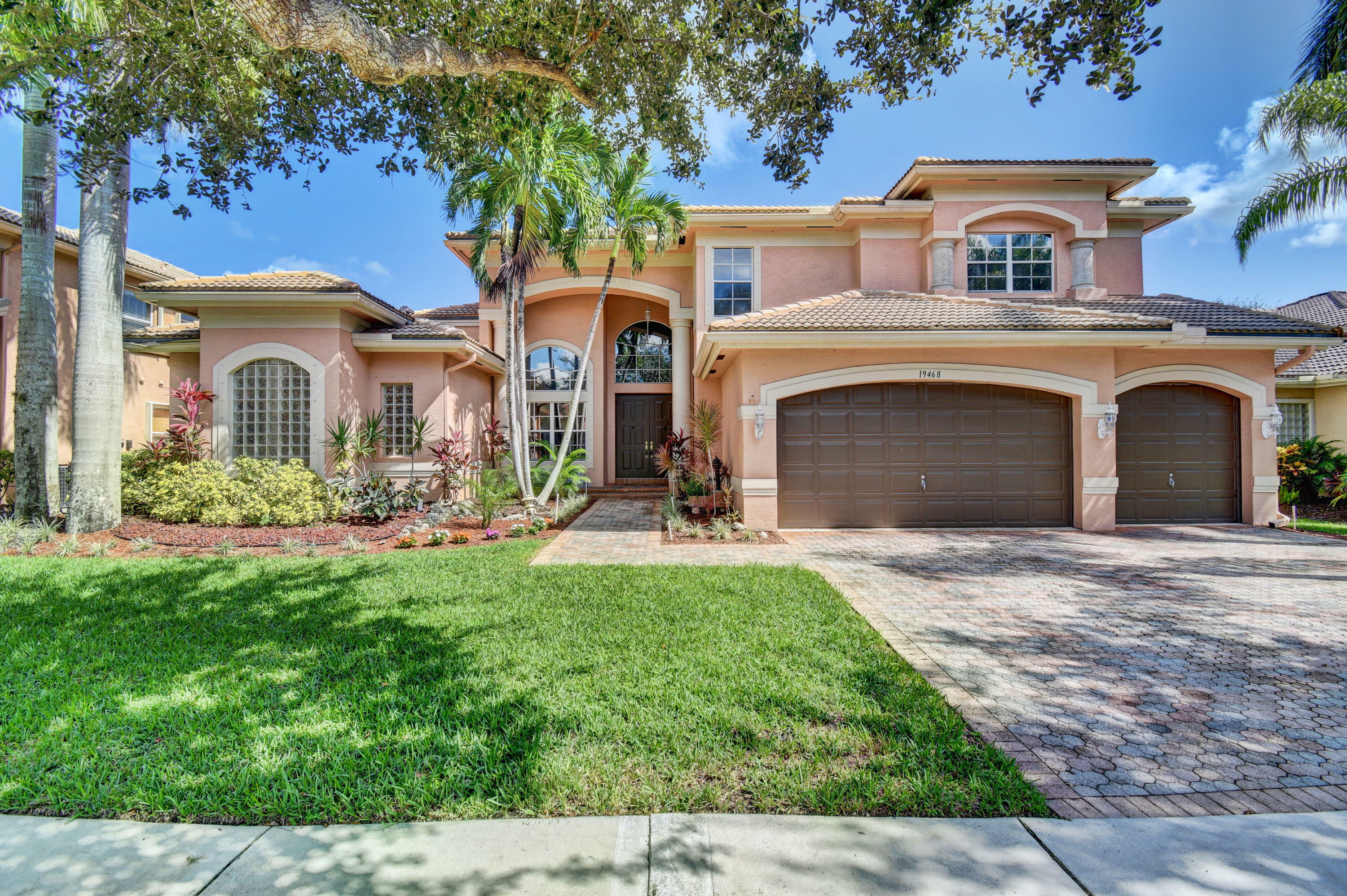 Property Photo:  19468 Saturnia Lakes Drive  FL 33498 