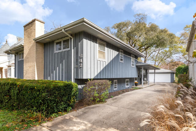 Property Photo:  642 North Eagle Street  IL 60563 