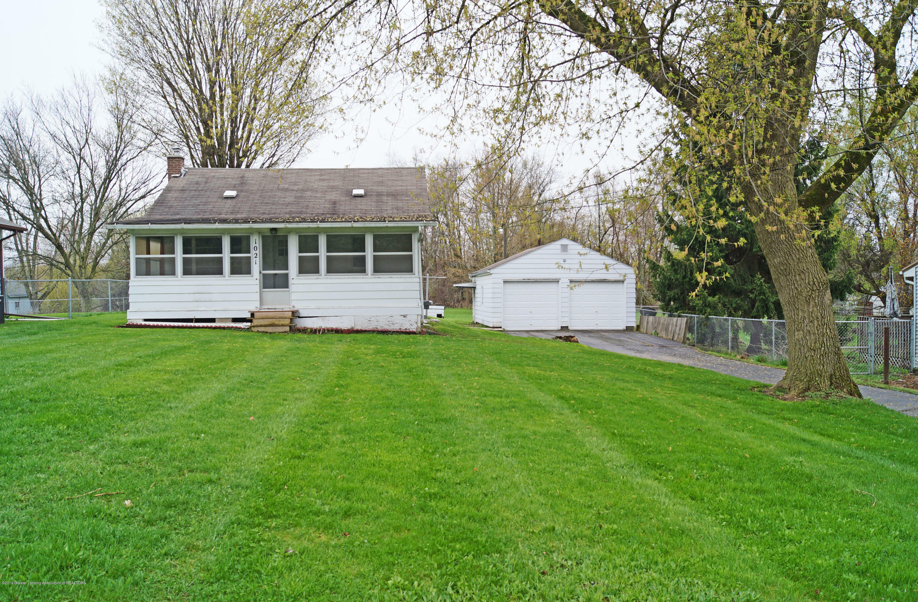 Property Photo: 1021 Pearl Street MI 48906