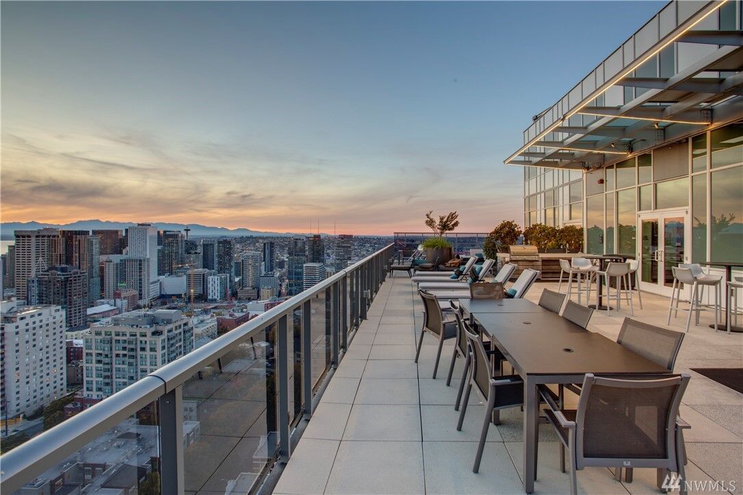 Property Photo:  1321  Seneca Street 904  WA 98101 