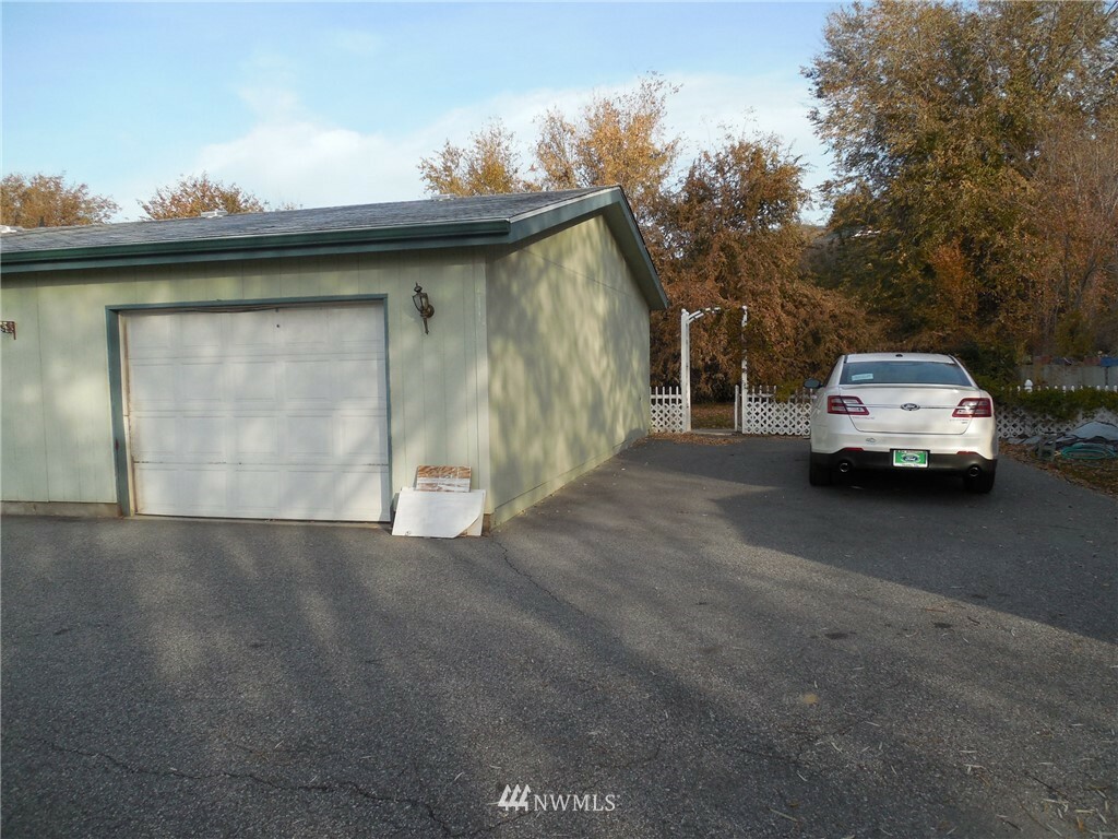 Property Photo: 1505 Lower Monitor Road WA 98801