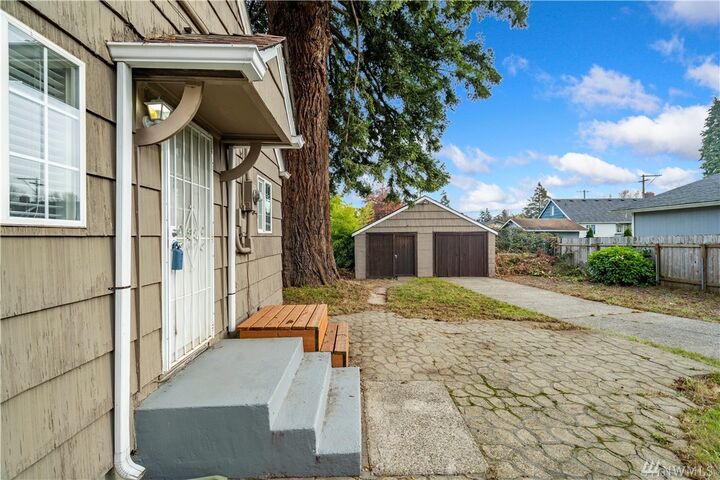 Property Photo:  7633 S Park Avenue  WA 98408 