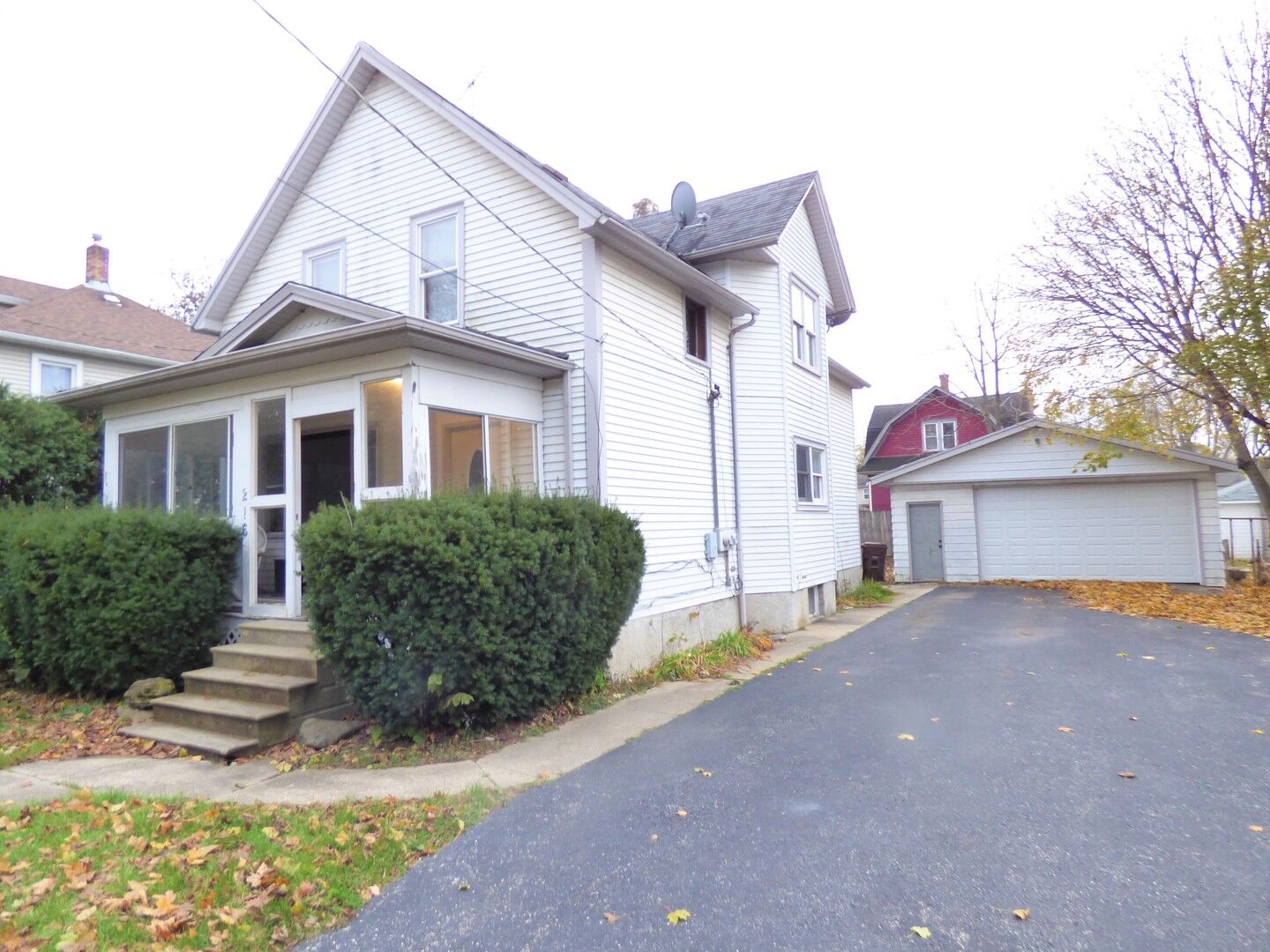 Property Photo: 216 North Street 1 IL 60098