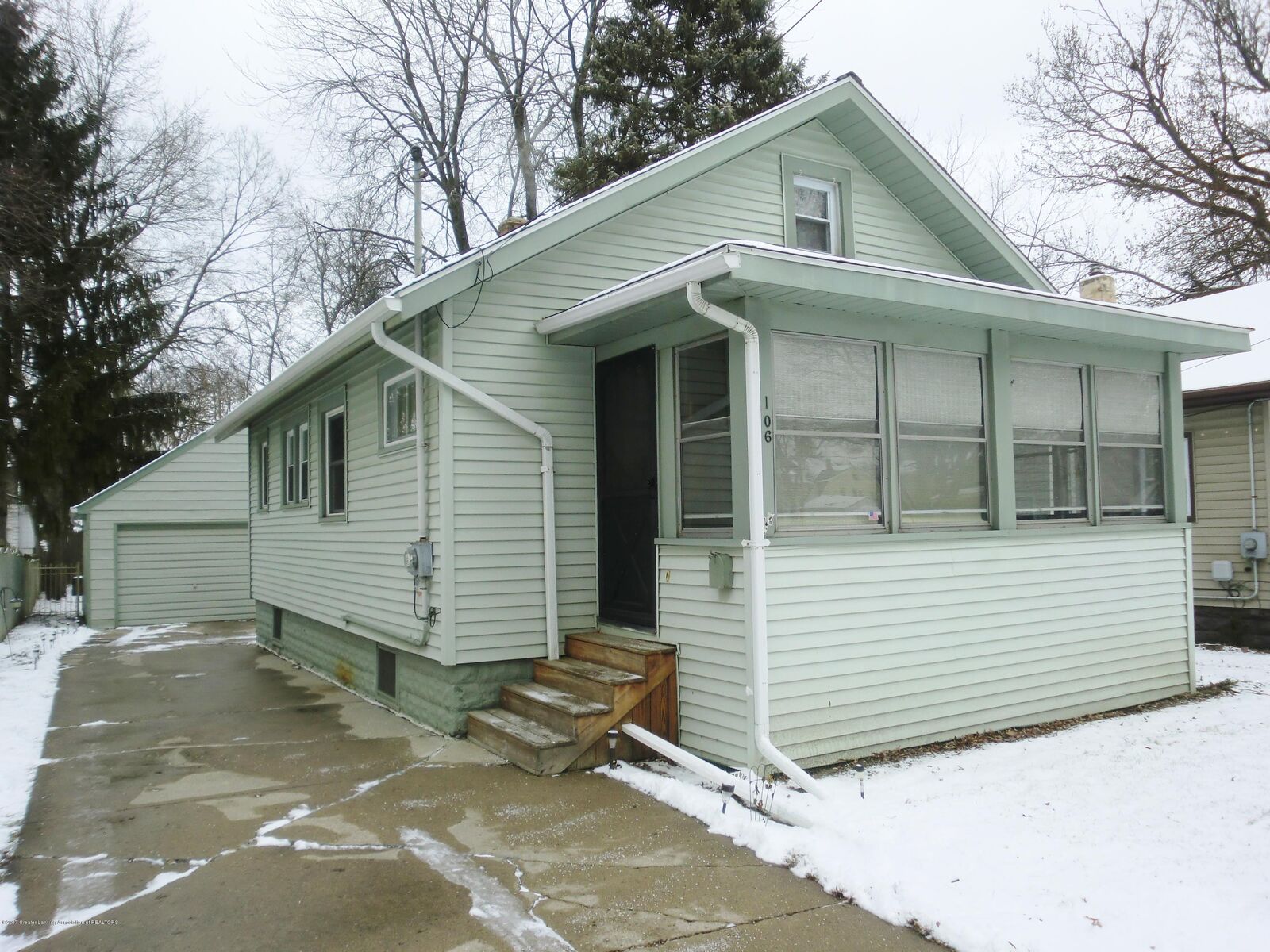 Property Photo:  106 W Dwight Street  MI 48906 