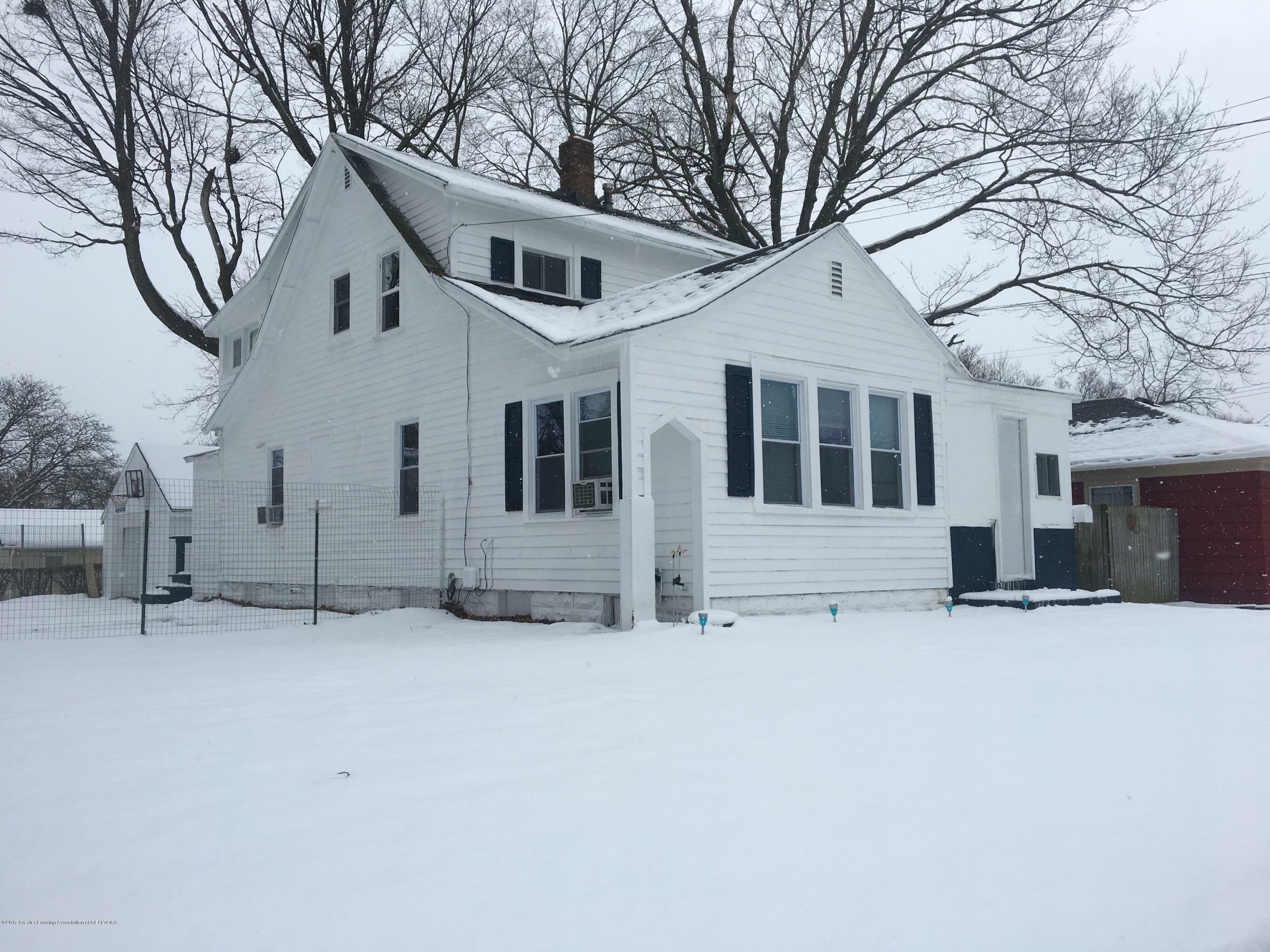 Property Photo:  548 E Mount Hope Avenue  MI 48910 