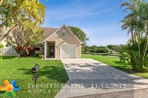 Property Photo: 2815 Black Pine Ct FL 33462