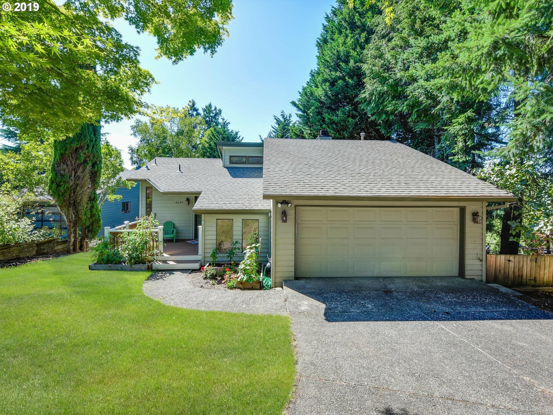 Property Photo: 4625 SW Flower Pl OR 97221