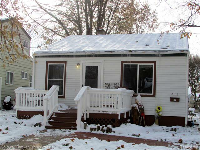 Property Photo:  211 W Longfellow Avenue  MI 48340 