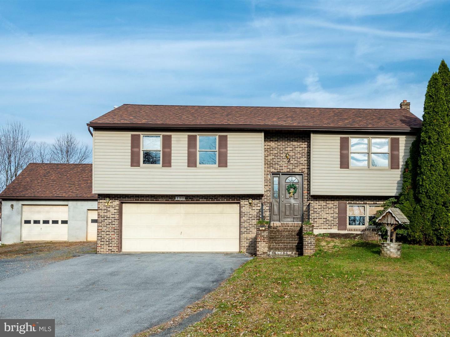 Property Photo:  52 Hickory Lane  PA 17517 