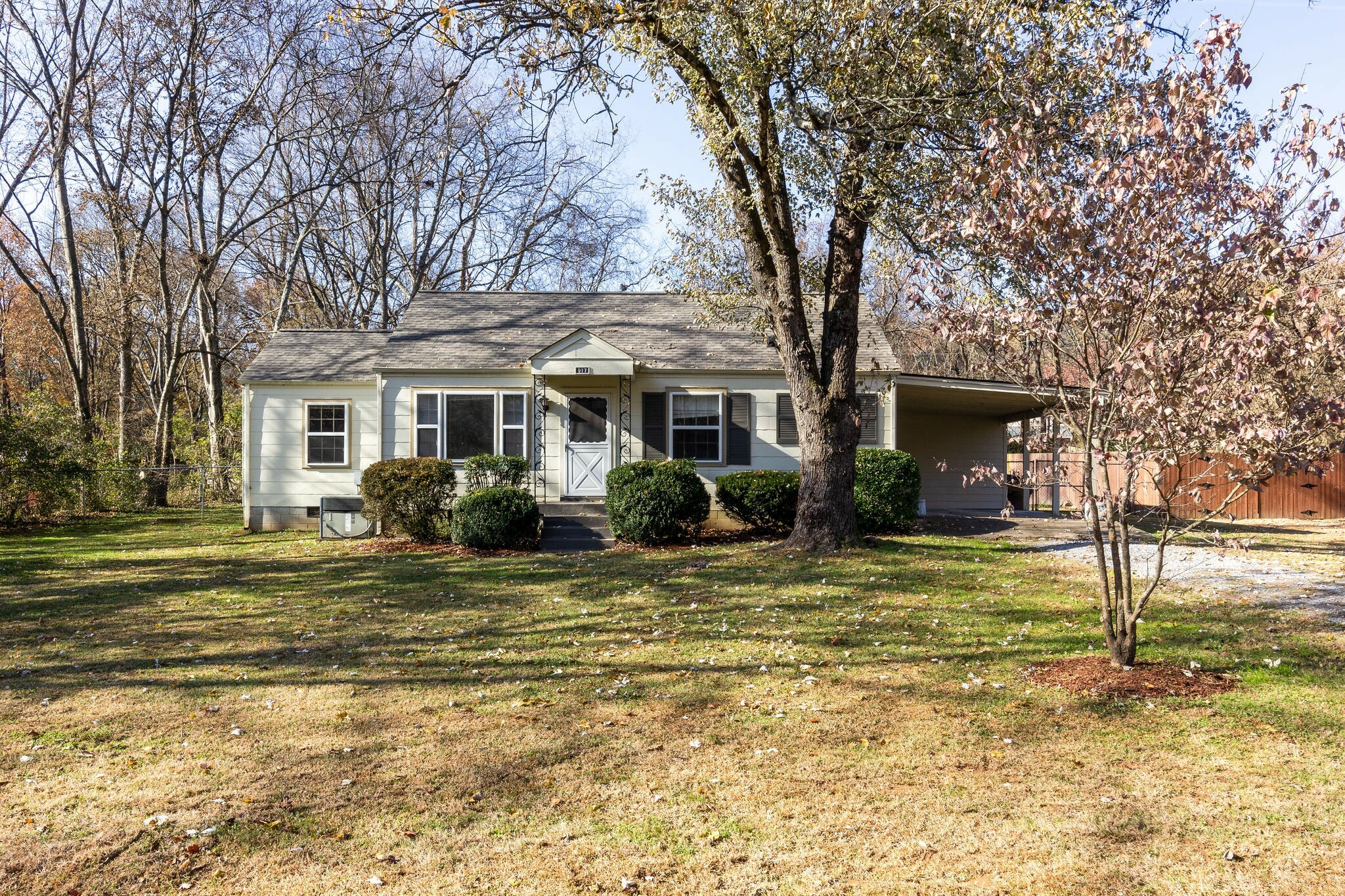 Property Photo: 917 Drummond Dr TN 37211