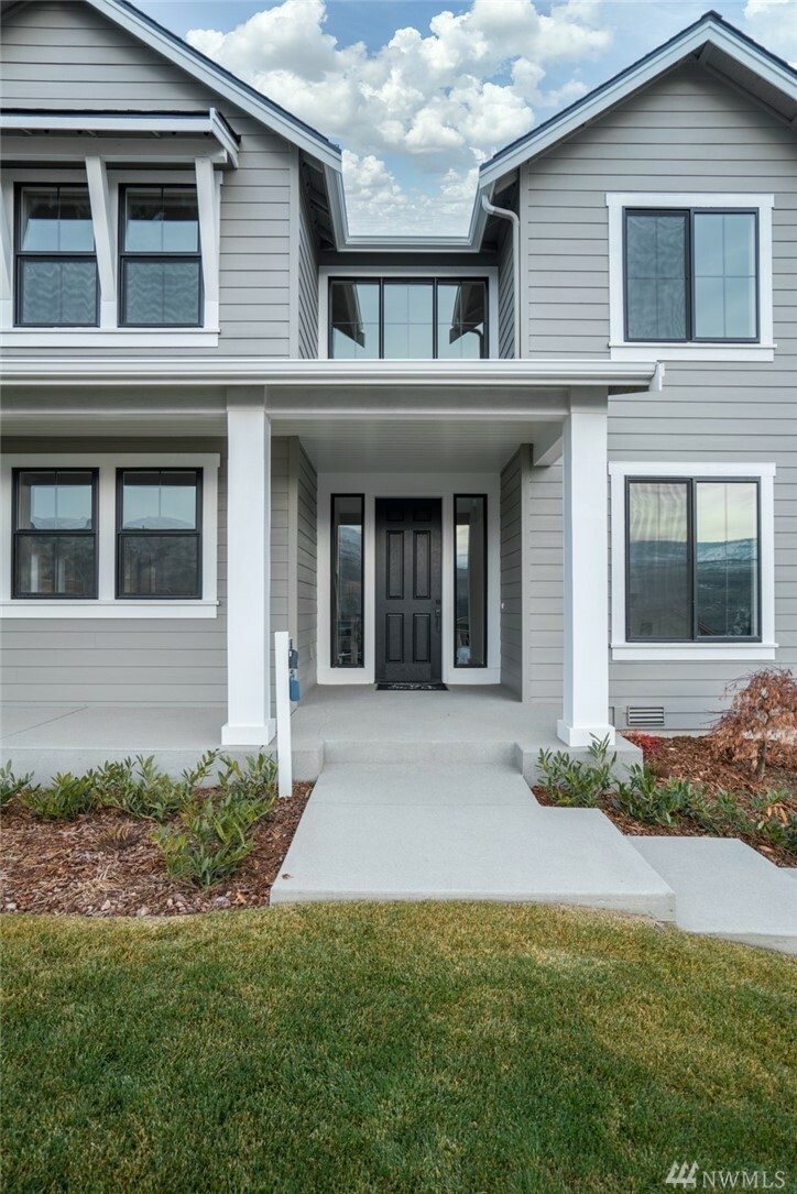 Property Photo: 863 S Lamplight Lane WA 98802