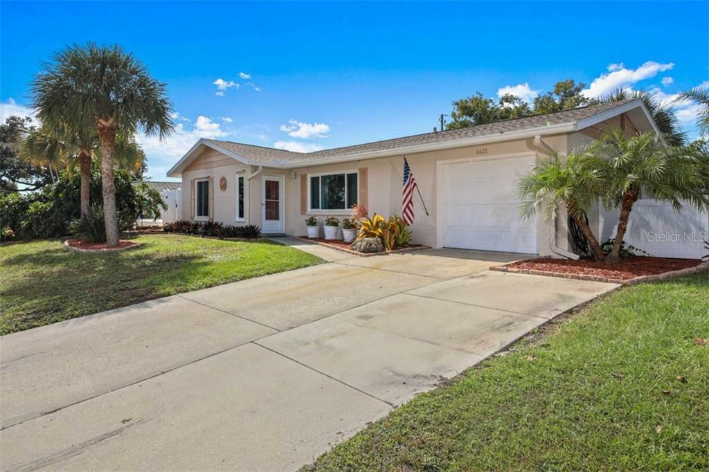 Property Photo:  6622 Keystone Drive  FL 34231 