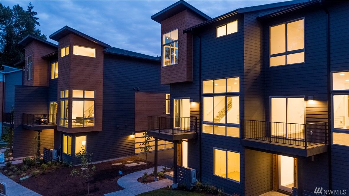 Property Photo: 18260 73rd Ave NE 103 WA 98028