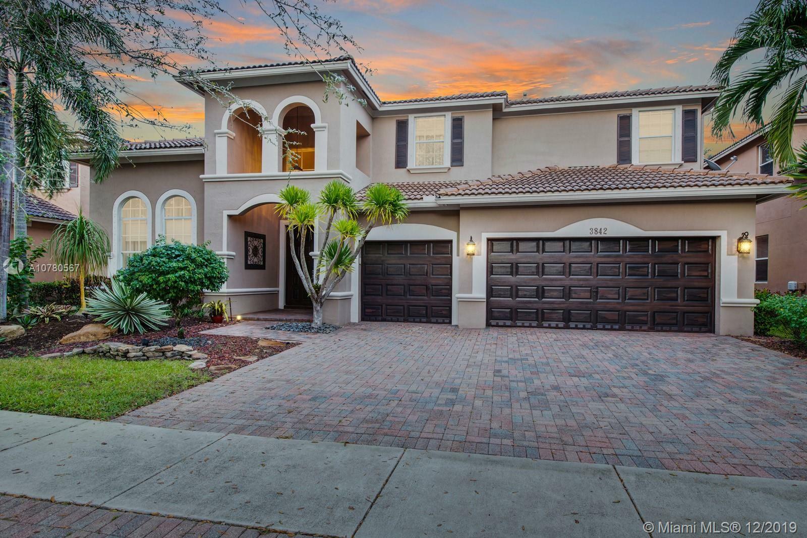 Property Photo: 3842 E Hibiscus St FL 33332