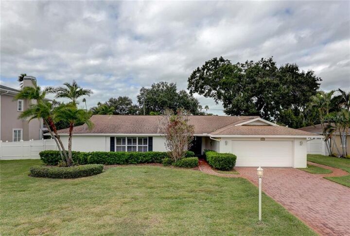 Property Photo:  1304 Golf View Drive  FL 33756 
