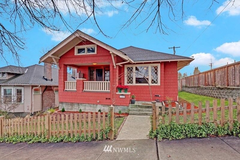 Property Photo: 3102 8th Street WA 98201