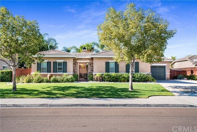 Property Photo: 7892 La Cresta Street CA 92346