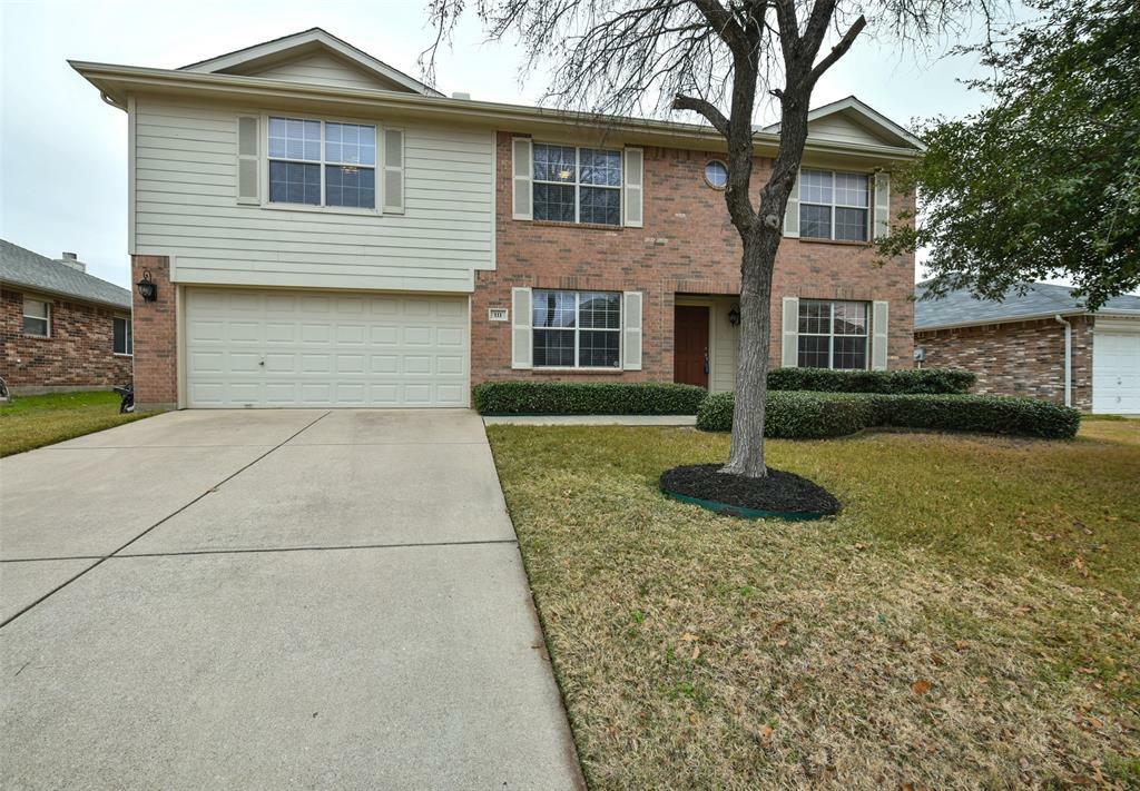 Property Photo: 111 Santa Fe Trail TX 76247