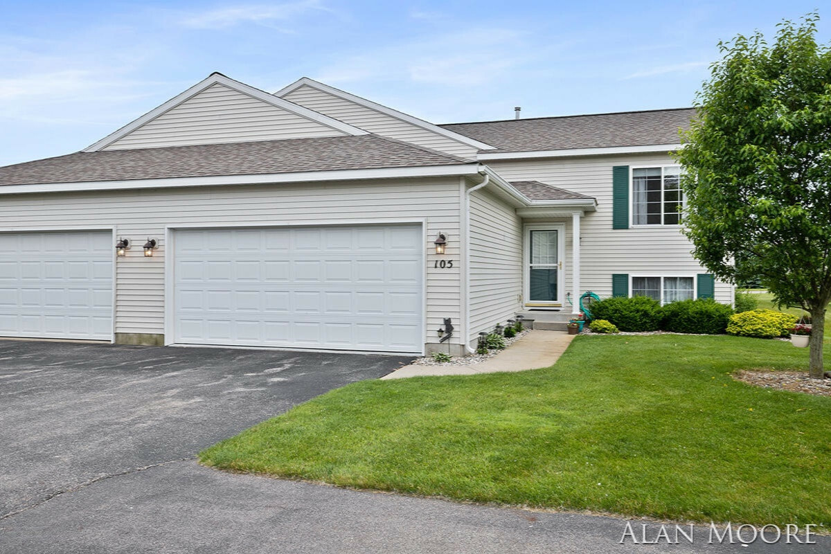 Property Photo:  105 Junco Court NE  MI 49319 