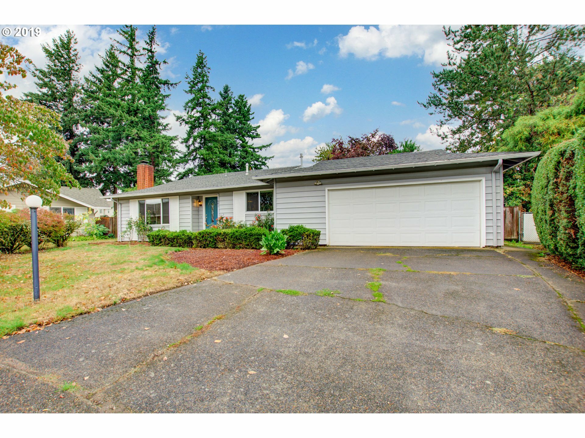 Property Photo:  601 SE 156th Ave  OR 97233 