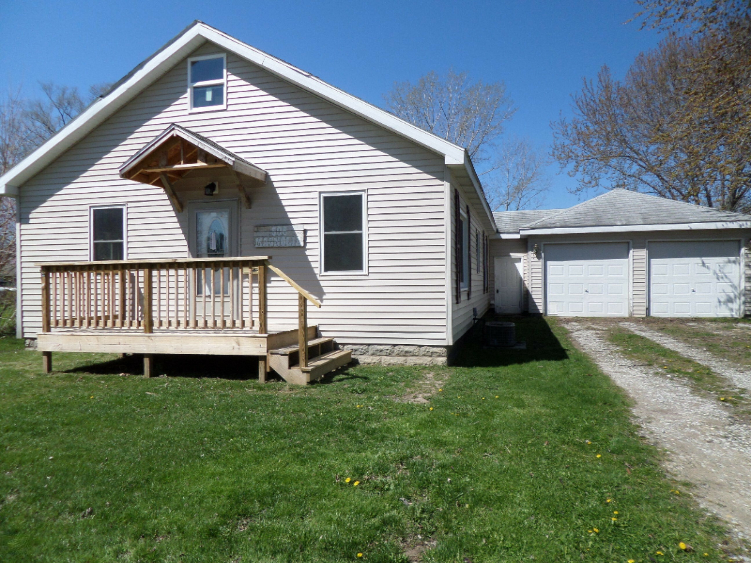 Property Photo:  506 Magnolia Street  MI 49128 