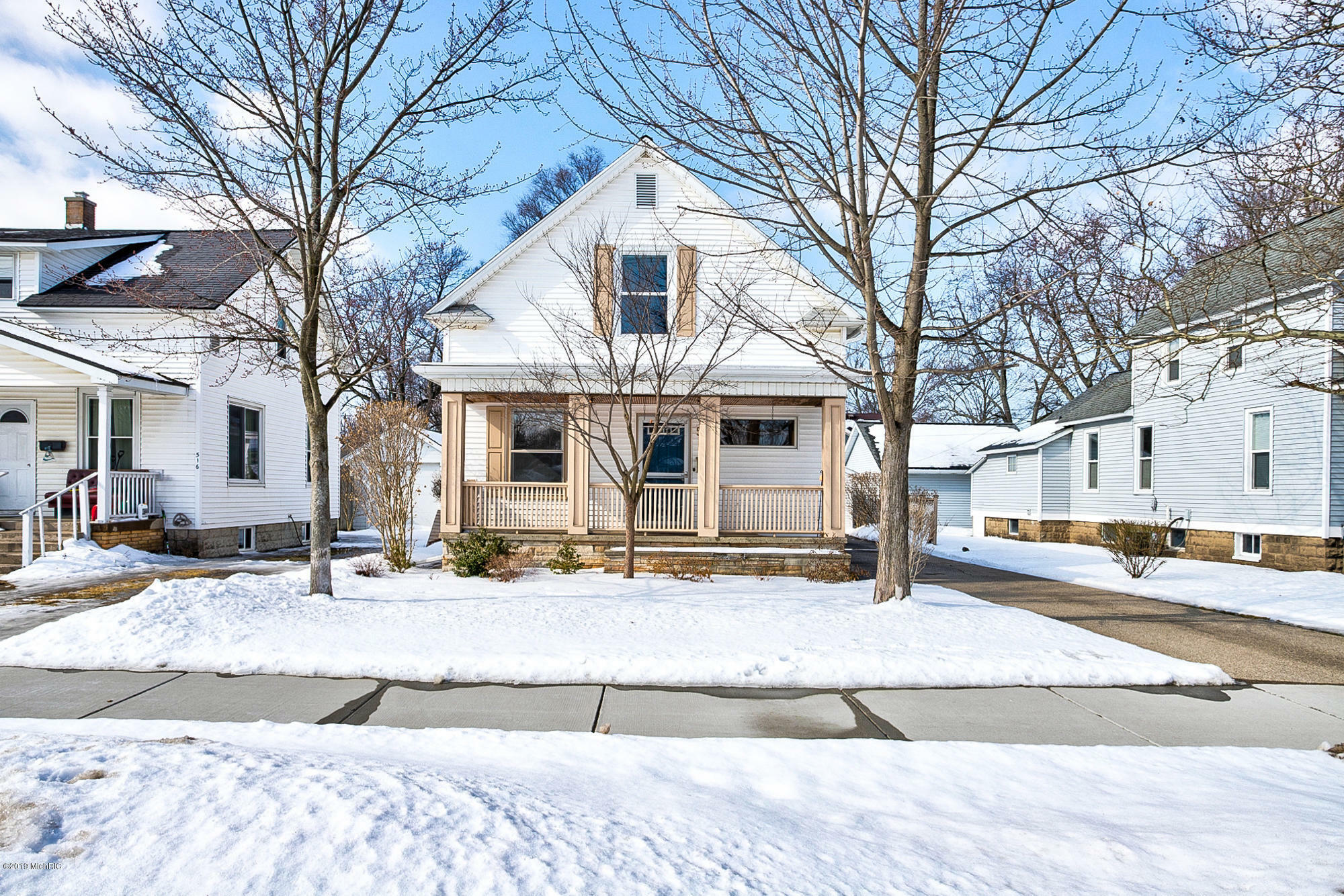 Property Photo:  514 Central Avenue  MI 49423 