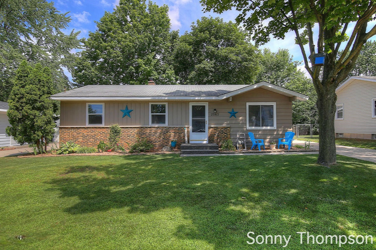 Property Photo:  2543 Valleyview Street SW  MI 49519 