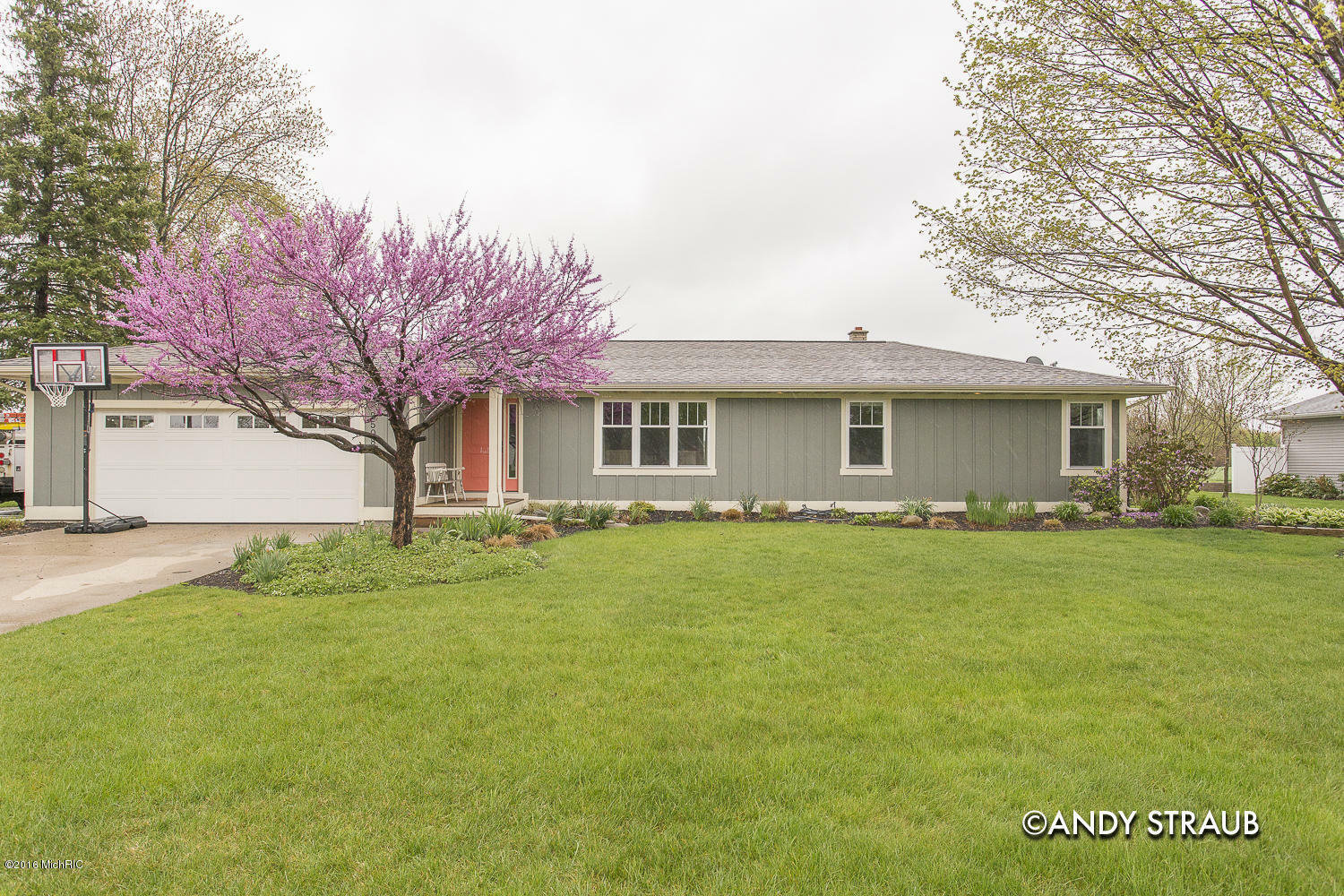 Property Photo:  2508 Floral Drive  MI 49464 