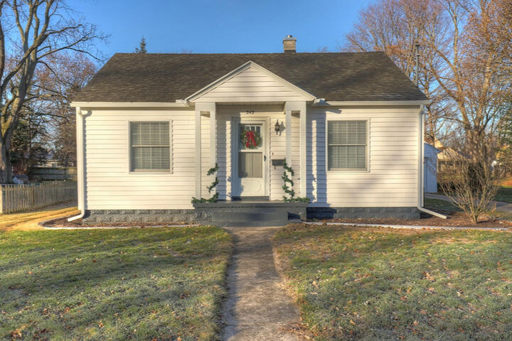 242 S Wall Street  Zeeland MI 49464 photo