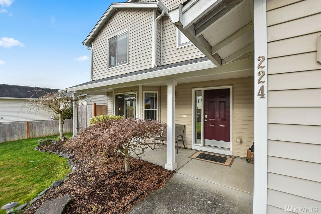 Property Photo:  224 Adams Dr  WA 98626 