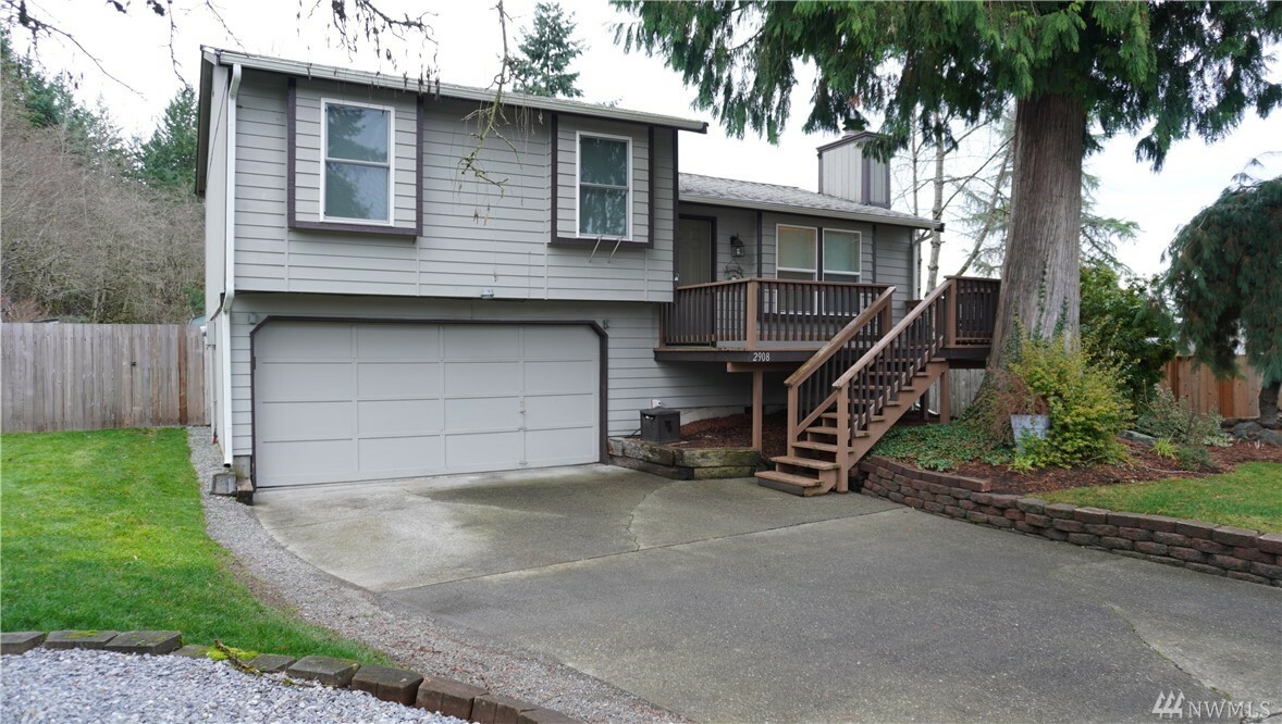 Property Photo:  2908 14th St SE  WA 98374 