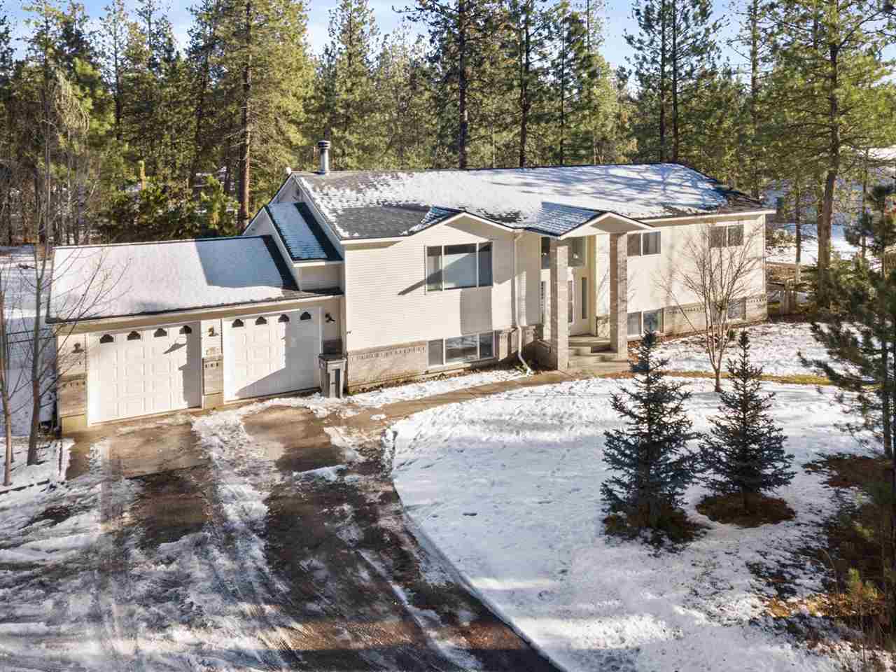 Property Photo: 32526 N Pend Oreille Rd WA 99003