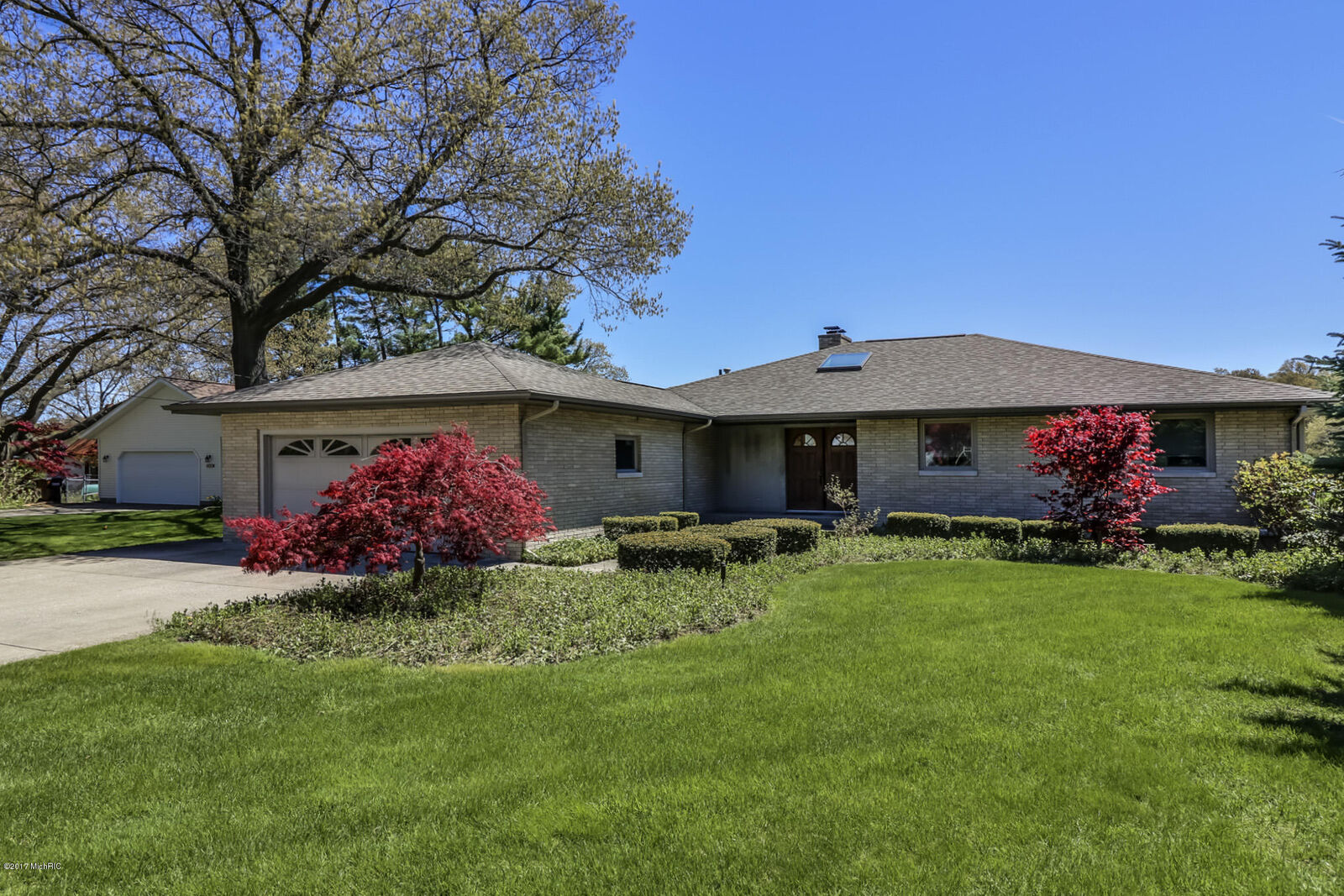 Property Photo: 806 E River Street MI 49456